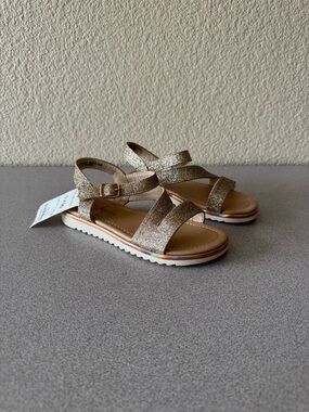 Cynthia Rowley Girls Gold Glitter Sandals Size 2 NWT